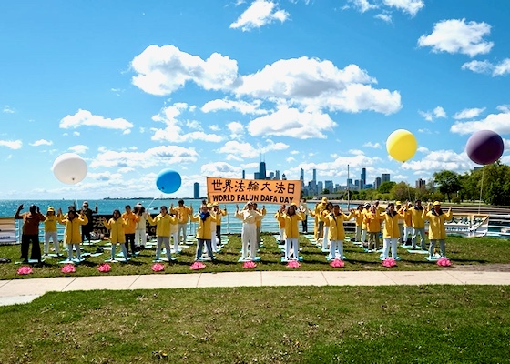 Image for article ​Illinois, ABD: Chicago'daki Dünya Falun Dafa Günü Kutlamalarında İnsanlar Falun Dafa'yı Övdüler