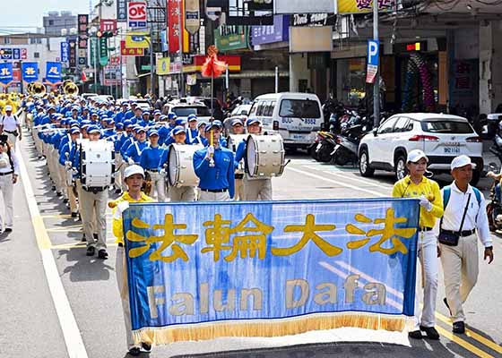 Image for article ​Tayvan: Longtan Gölü'nde Dünya Falun Dafa Günü Kutlaması Düzenlendi