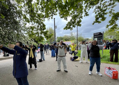 Image for article Londra, Birleşik Krallık: Yerel Halk Falun Dafa Uygulayıcıları İleTanıştı