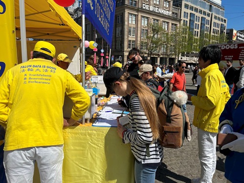 Image for article Hollanda: Falun Dafa Uygulayıcıları Amsterdam'da Dünya Falun Dafa Gününü Kutladılar