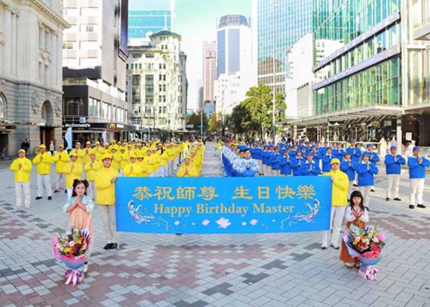 Image for article ​Yeni Zelanda: Dünya Falun Dafa Günü Kutlaması Hayranlık ve Destek Kazandı