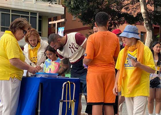 Image for article İspanya, Gran Canaria'daki İnsanlar Falun Dafa Zulmünü Kınadılar