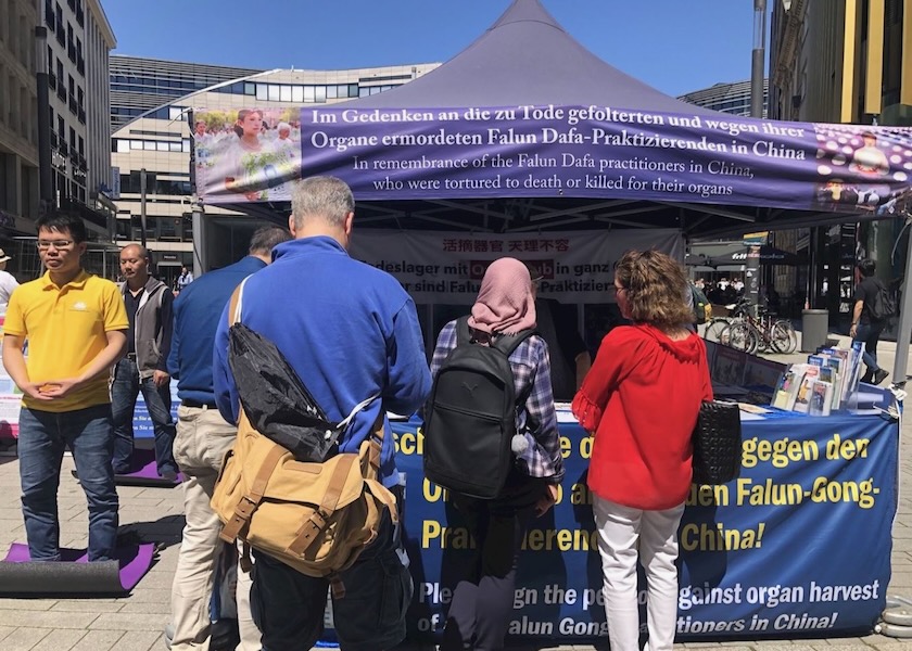 Image for article Almanya: Düsseldorf'ta Falun Dafa'nın Tanıtımı Yapıldı ve Zulme Karşı Farkındalığı Arttırıldı