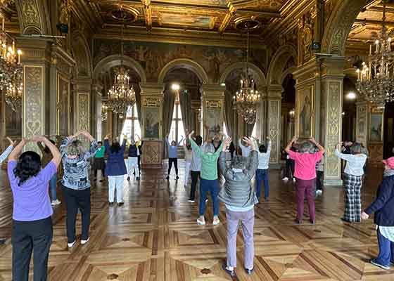 Image for article Paris, Fransa: Belediye Binasında Falun Dafa Tanıtıldı