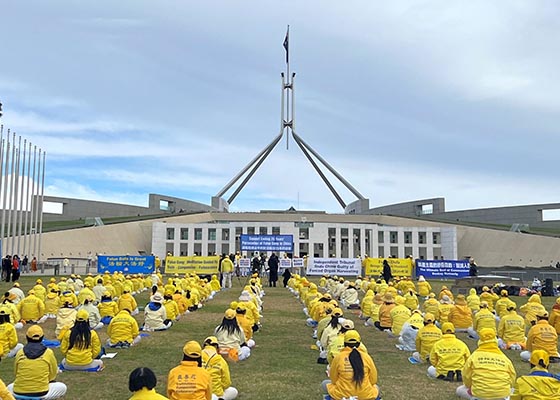 Image for article Canberra, Avustralya: Eski Senatör Doğruluk-Merhamet-Hoşgörü İlkelerini Övdü