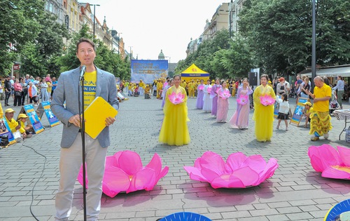 Image for article Çek Cumhuriyeti: Prag'da Dünya Falun Dafa Günü Kutlandı