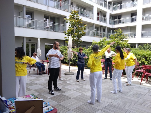 Image for article Falun Dafa Batı Fransa'daki Bakım Evinde Öğretildi