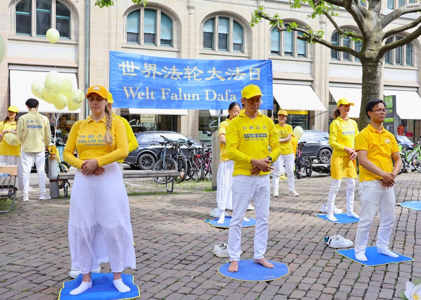 Image for article Zürih, İsviçre: Uygulayıcılar Dünya Falun Dafa Gününü Kutladılar