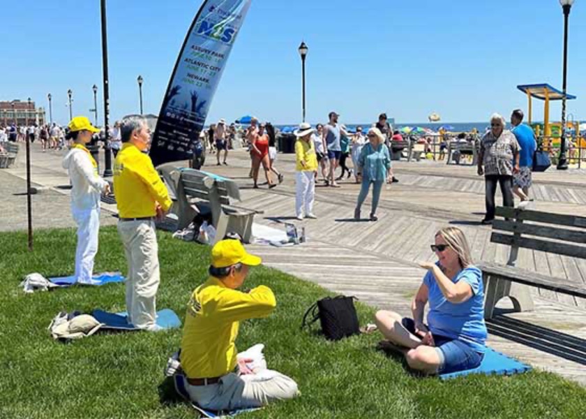 Image for article ​New Jersey: Turistler Asbury Park'ta Falun Dafa Egzersizlerini Öğrendi