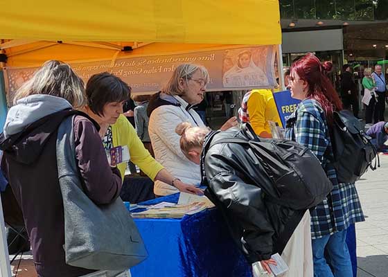 Image for article Almanya, Hannover: Sakinler ÇKP'nin Falun Dafa'ya Yönelik Zulmünün Sonlandırılması Çağrısında Bulundu