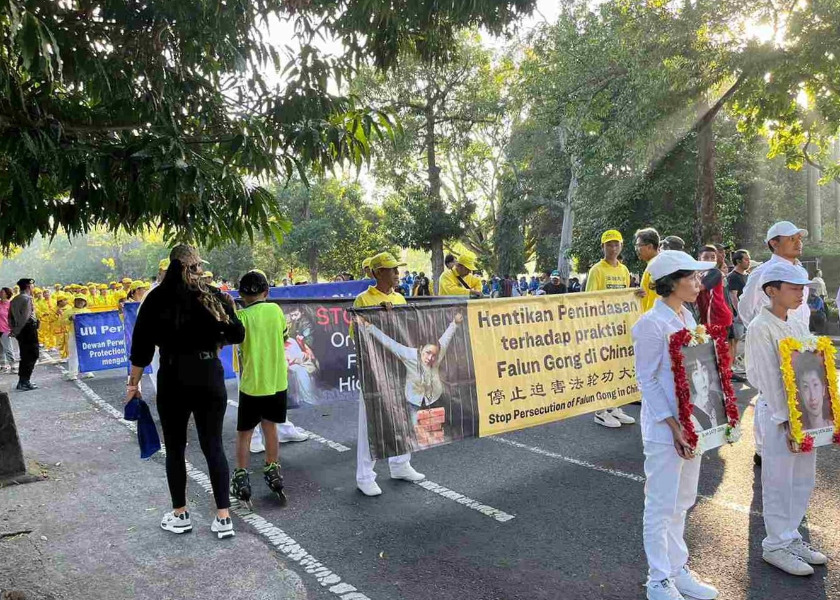 Image for article ​Endonezya: Düzenlenen Mitingler ve Yürüyüşlerle Falun Gong Zulmünün Sona Ermesi Çağrısında Bulunuldu