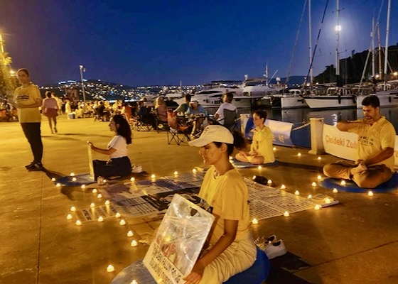 Image for article Türkiye: Çin Konsolosluğundaki Barışçıl Buluşma, 25 Yıllık Zulüm Hakkında Farkındalık Yarattı