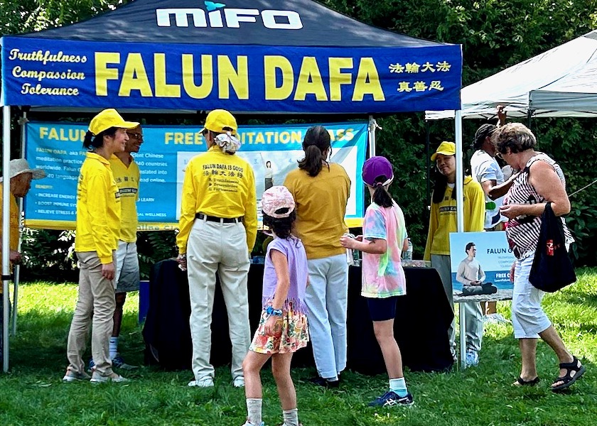 Image for article Ottawa, Kanada: İnsanlar Çok Kültürlü Festivalde Falun Dafa Hakkında Bilgi Edindi