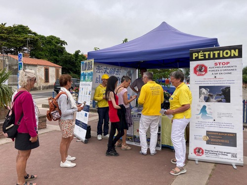 Image for article Fransa: Uygulayıcılar ÇKP'nin Falun Dafa'ya Yönelik Zulmünü Açığa Çıkarmak İçin Etkinlikler Düzenledi