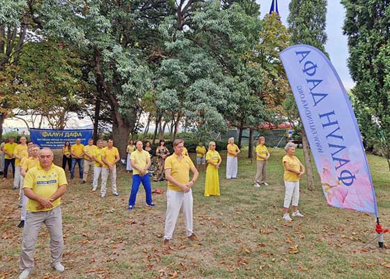 Image for article Bulgaristan: Burgaz'taki Bir Dizi Etkinlik Sırasında İnsanlar Falun Dafa'yı Öğrendi