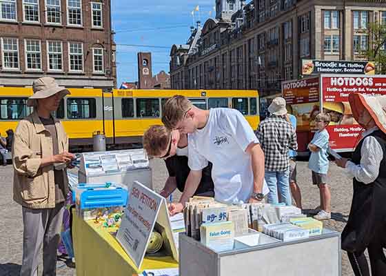 Image for article Amsterdam, Hollanda: Falun Dafa Uygulayıcıları Çin Komünist Rejiminin Yaptığı Zulüm İle İlgili Farkındalığı Arttırdı