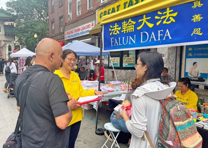 Image for article ​Boston, ABD: Etkinlik Katılımcıları Çin Mahallesi'nde Falun Dafa Hakkında Bilgi Edindi