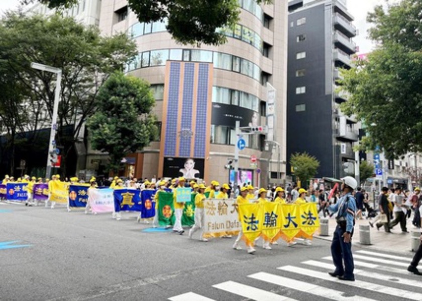 Image for article ​Japonya: İnsanlar Nagoya'daki Geçit Töreni Sırasında Falun Dafa'nın Doğruluk-Merhamet-Hoşgörü İlkelerini Övdü