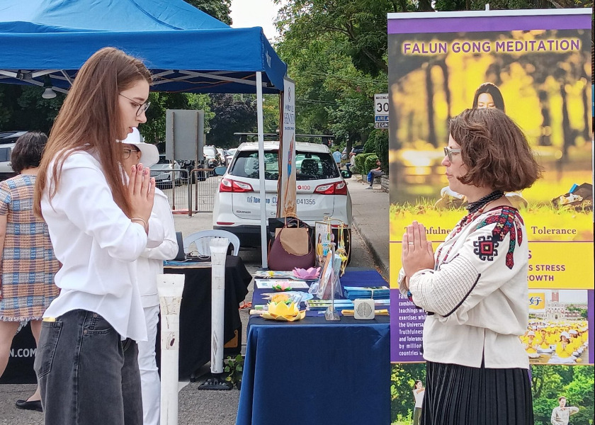 Image for article Kanada: Toronto'daki Ukrayna Festivali'nde Falun Dafa Tanıtımı