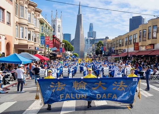 Image for article ​San Francisco, Kaliforniya: Falun Dafa Grubu İtalyan Miras Geçit Töreni'nde Performans Sergiledi