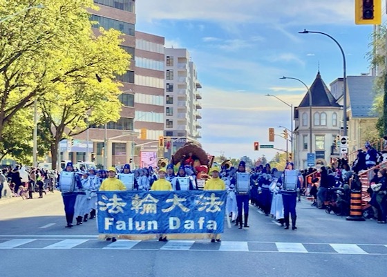 Image for article ​Kitchener, Kanada: Falun Dafa 2024 Kitchener–Waterloo Oktoberfest'te Popüler Oldu