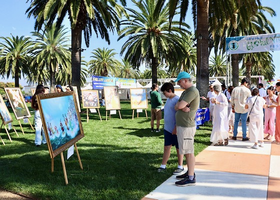 Image for article ​Irvine, Kaliforniya: Falun Dafa Global Köy Festivali'nde Desteklendi