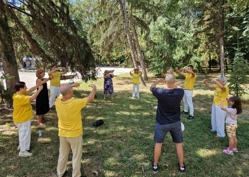 Image for article Bulgaristan: Yambol'daki Bir Festivalde Falun Dafa'nın Tanıtımı Yapıldı