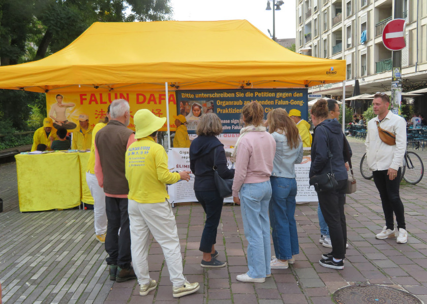 Image for article Strazburg, Fransa: Uygulayıcılar Falun Dafa Hakkında Farkındalığı Arttırdı