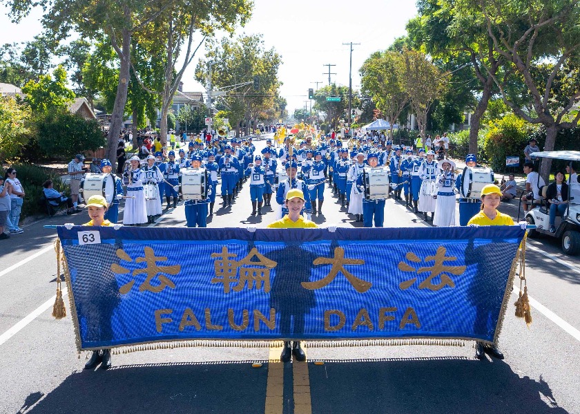 Image for article ​Kaliforniya: Falun Dafa Şampiyonlar Geçit Töreninde İyi Karşılandı