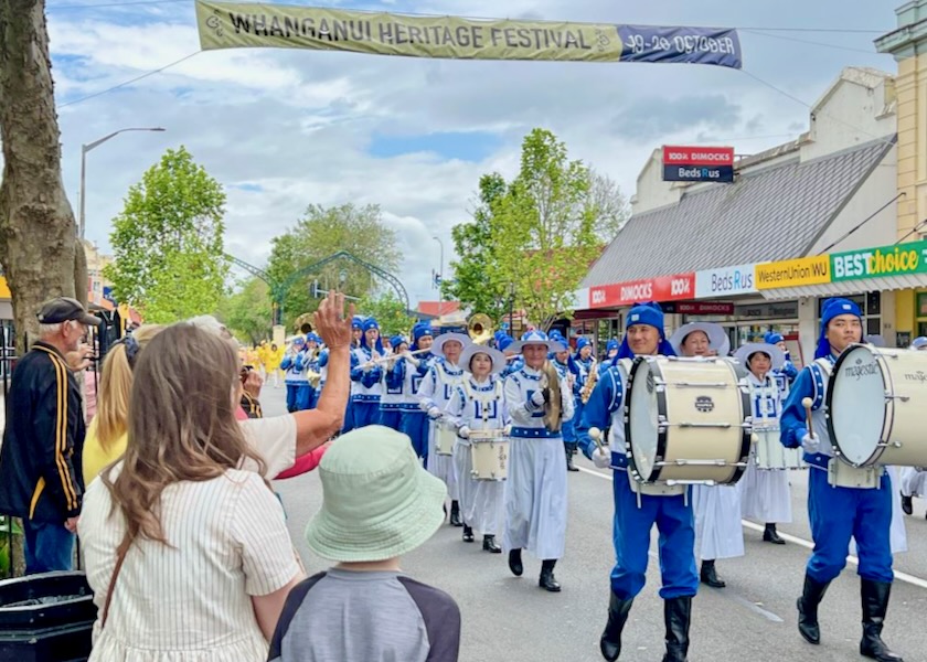 Image for article ​Yeni Zelanda: Whanganui'deki Miras Festivali'nde Falun Dafa Tanıtımı