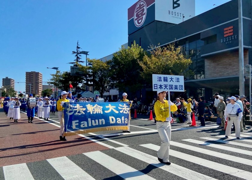 Image for article ​Japonya: İnsanlar Ube Şehri Geçit Töreninde Tian Guo Bando Takımı'nı Övdü