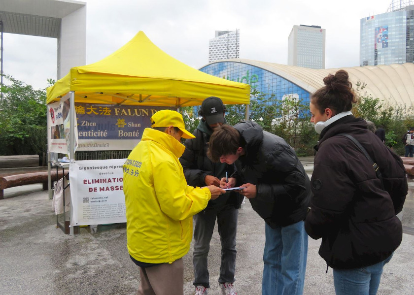 Image for article Paris: İnsanlar Bilgilendirici Etkinliklerde Falun Dafa'ya Destek Verdi