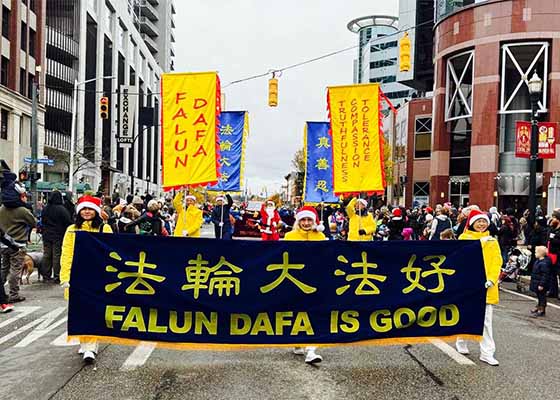 Image for article ​Michigan, ABD: Falun Dafa Kalamazoo Tatil Geçit Töreni'nde İyi Karşılandı