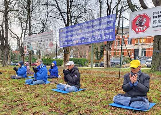 Image for article Belçika: İnsan Hakları Günü'nde Çin Büyükelçiliği Önünde Barışçıl Bir Protesto Düzenlendi