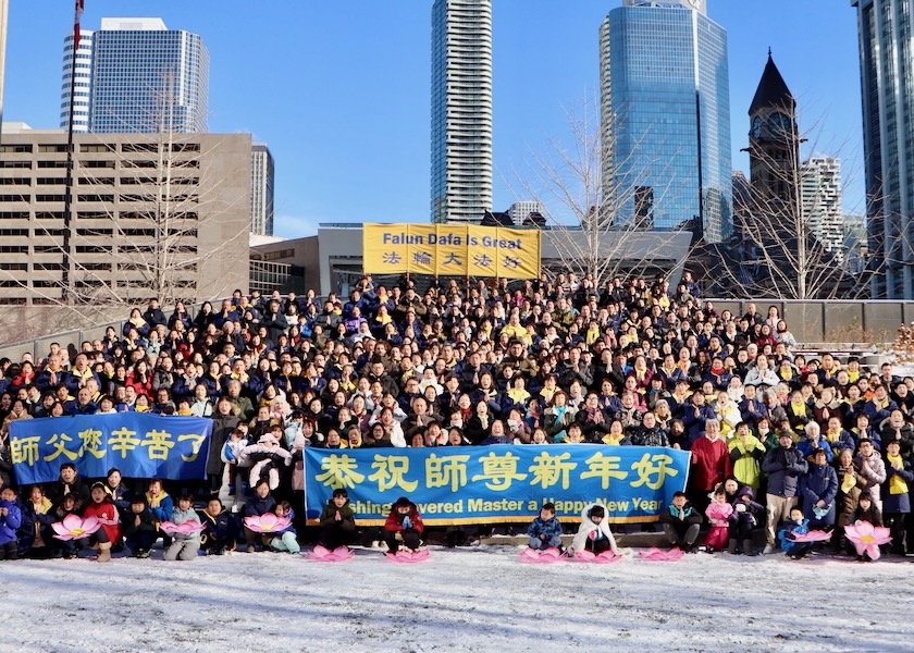 Image for article ​Toronto, Kanada: Falun Dafa Uygulayıcıları Shifu Li'ye Olan Minnettarlıklarını İfade Ediyor ve Ona Mutlu Yıllar Diliyor