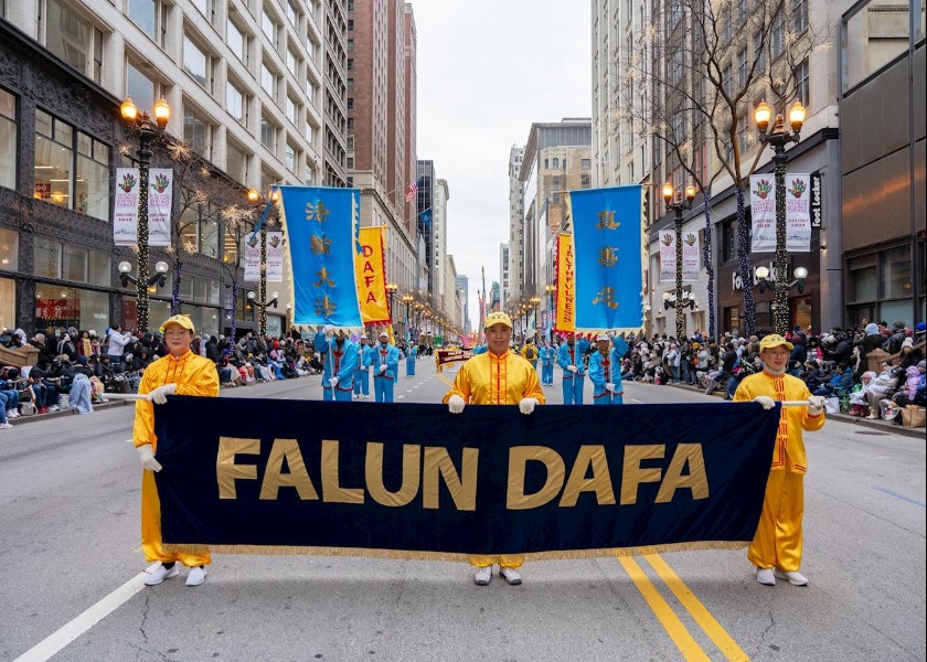 Image for article ​Chicago, ABD: Falun Dafa Uygulayıcıları Şükran Günü Geçit Töreni’nde İyi Karşılandı