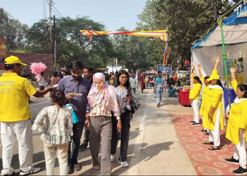 Image for article ​Hindistan: Mahabodhi Festivali'nde Falun Dafa Medyanın Dikkatini Çekti