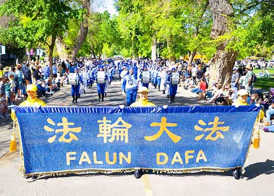 Image for article ​Kaliforniya: Falun Dafa UC Davis Geçit Töreni'nde İyi Karşılandı
