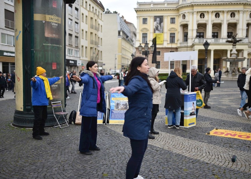 Image for article Slovaklar Falun Dafa'ya Yönelik Zulmü Sonlandırma Çağrısında Bulunan Dilekçeyi İmzaladı