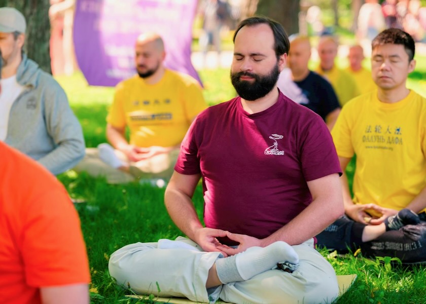 Image for article Ukrayna’lı Falun Dafa Uygulayıcıları Zhuan Falun’a Değer Veriyor