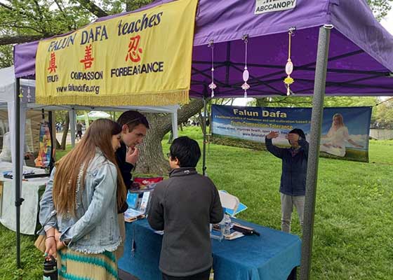 Image for article ​Missouri, ABD: Aziz Louis Dünya Günü Festivali'nde Falun Dafa Tanıtımı