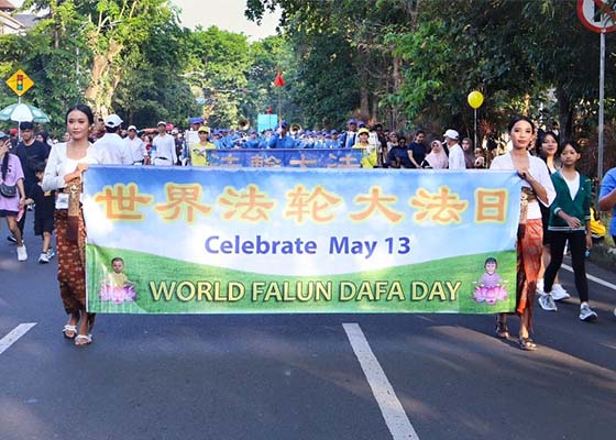 Image for article Endonezya: Bali’de Düzenlenen Geçit Töreniyle Dünya Falun Dafa Günü Kutlandı