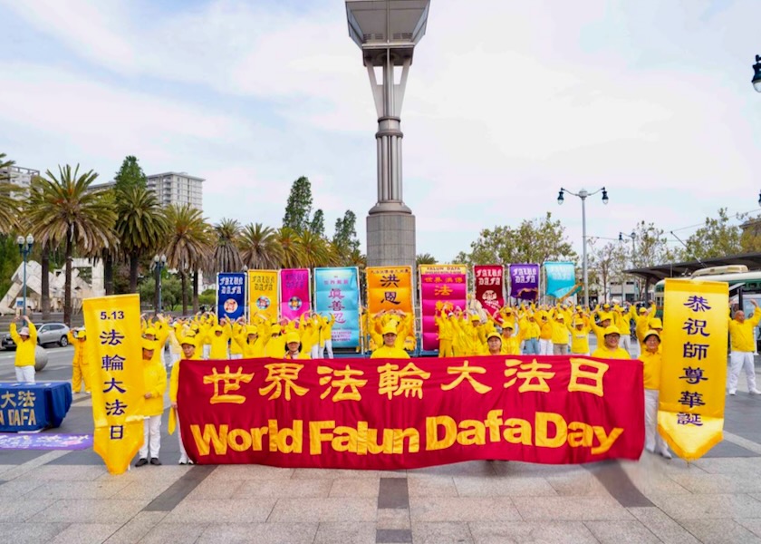 Image for article ​Kaliforniya, ABD: San Francisco'daki İnsanlar Dünya Falun Dafa Günü'nü Kutlayan Geçit Törenine Hayran Kaldı