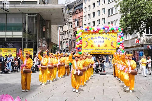 Image for article Frankfurt, Almanya: Seçilmiş Yetkililer Dünya Falun Dafa Günü Kutlamaları Sırasında Desteklerini İfade Ettiler