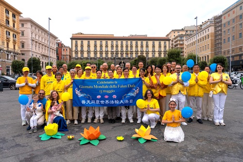 Image for article İtalya: Napoli'deki Dünya Falun Dafa Günü Kutlamasında Yetkili Kişiler Falun Dafa'yı Övdü