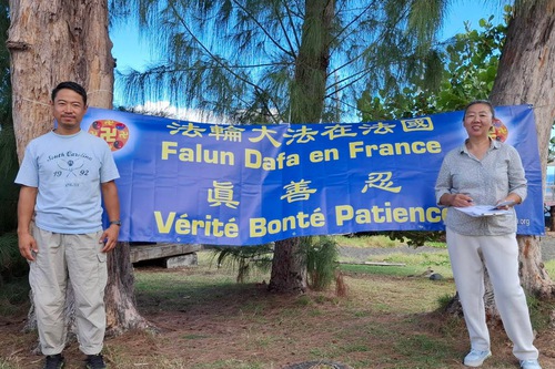 Image for article Fransa, Reunion Adası: Dünya Falun Dafa Günü'nü Kutlamak İçin Falun Dafa Egzersizlerini Göstermek ve Gerçeği Açıklamak