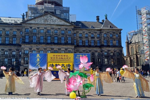 Image for article Hollanda: Amsterdam'daki Dünya Falun Dafa Günü Kutlamalarında Önde Gelenler ve Diğerleri Falun Dafa'yı Övdü