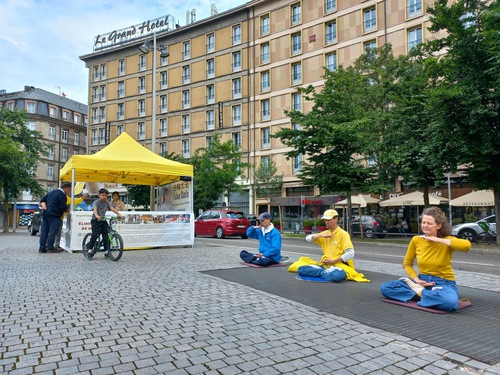 Image for article Fransa: Doğu Fransa'daki Etkinliklerde Falun Dafa'nın Tanıtımı Yapıldı