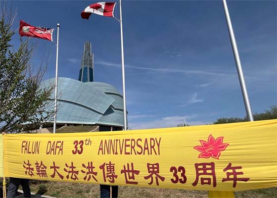 Image for article ​Kanada: Winnipeg'de Dünya Falun Dafa Günü Kutlamaları Yapıldı