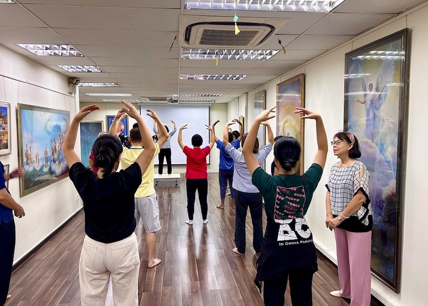 Image for article ​Singapur: Yeni Uygulayıcılar Dokuz Günlük Falun Dafa Tanıtım Sınıfına Katıldı